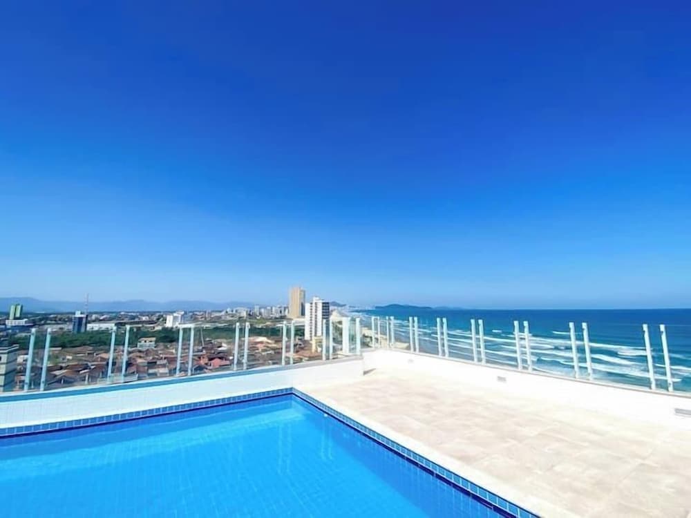 Pé na areia apto c vista mar e piscina