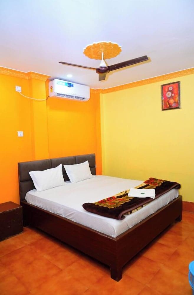 DhamStay Hotel Sahoo Palace Near Beach