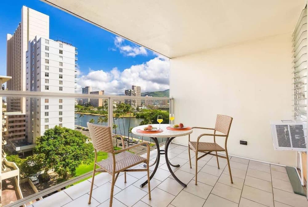 @marbella Lane - Stylish Island Stay w/ City Views