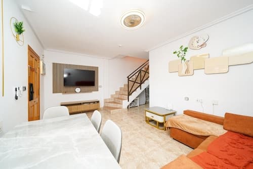4-bed Villa, Sleeps 8, Pets Ok & 10 min to Beach