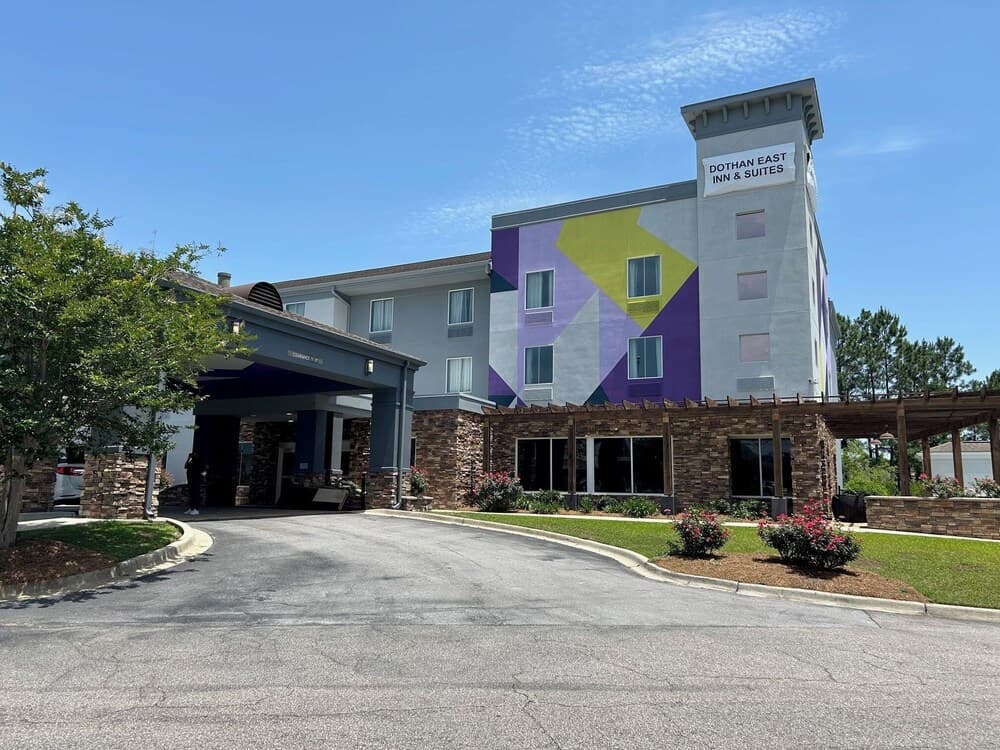 Dothan East Inn & Suites