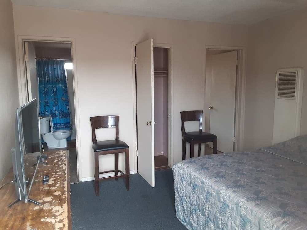 Colonial Hotel