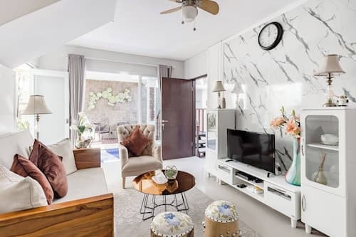 Saka Luxury Villa