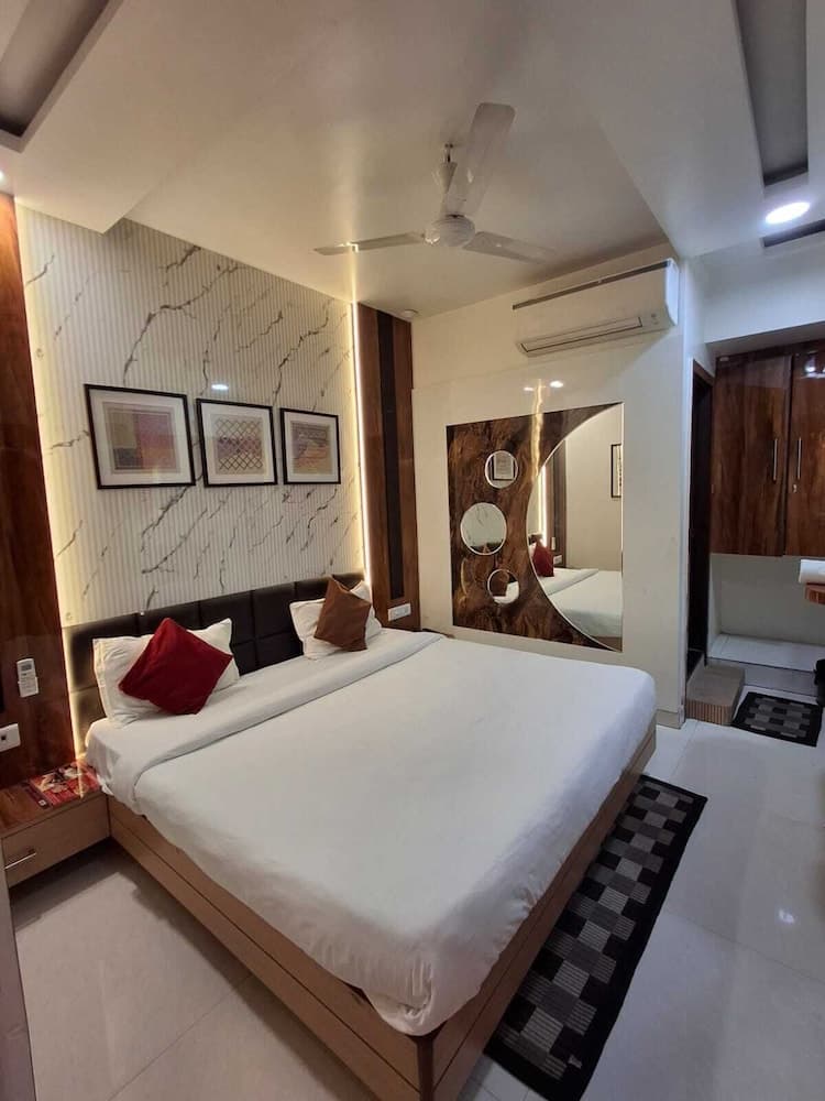 Hotel Sapphire Inn