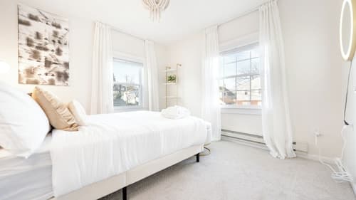 Ultra-Modern Luxe Sleek & Stunning Stay