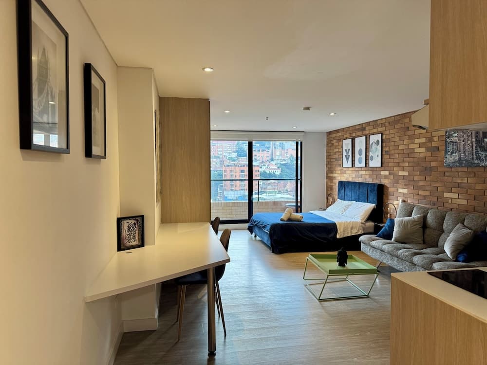 ACADEMIA APARTMENTS