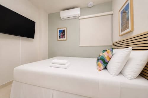 Room 10: Cozy Urban Hideaway in Arts District