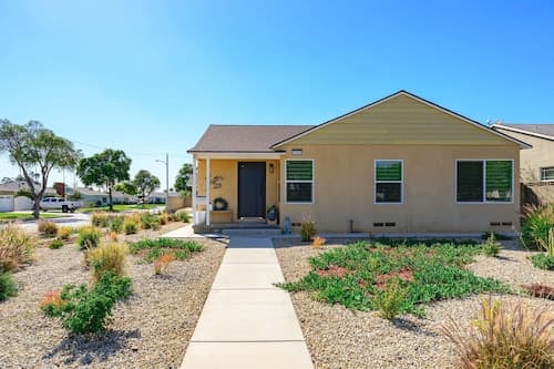 Stylish New Home Bright Modern Fully Stocked