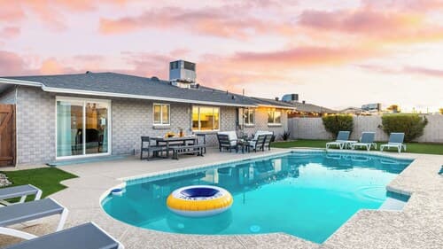 Private Pool + Outdoor Oasis 5mins to Old Town Indianola Oasis by Avantstay