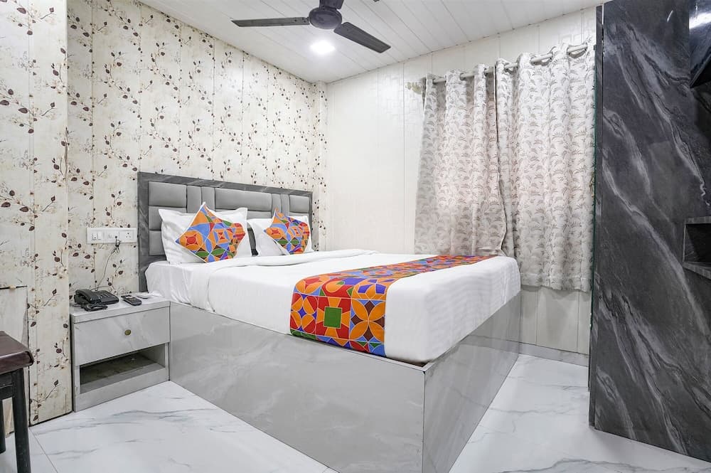 Fabhotel Hans Residency