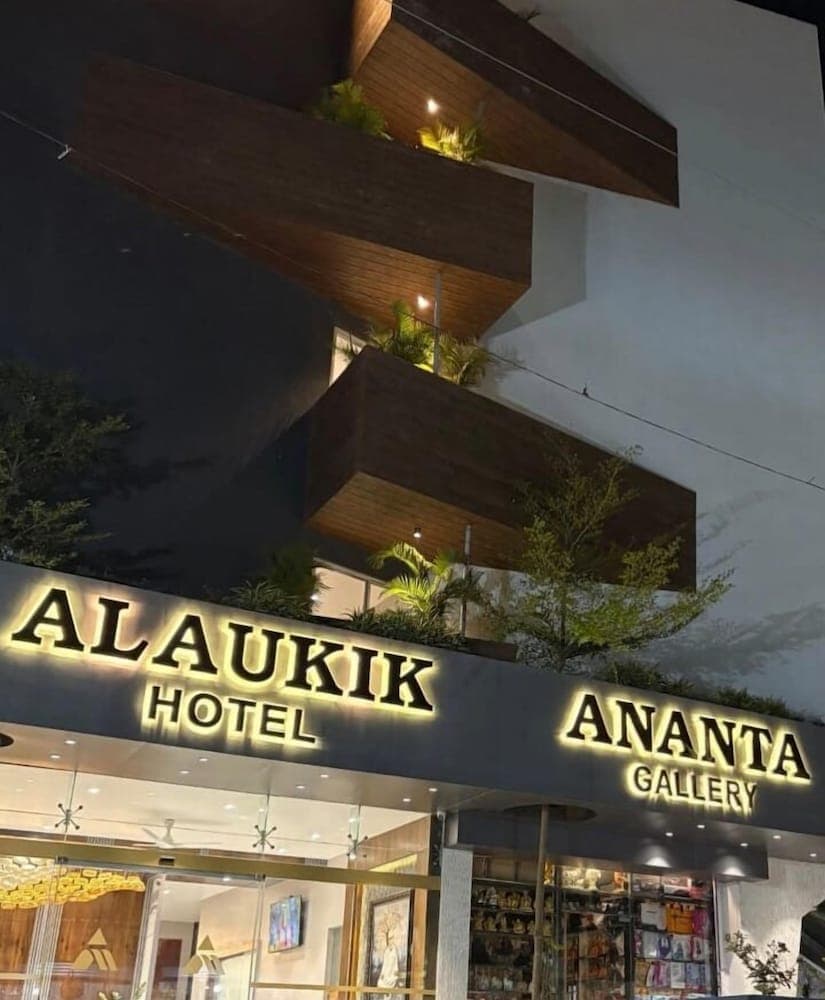 Alaukik Hotel