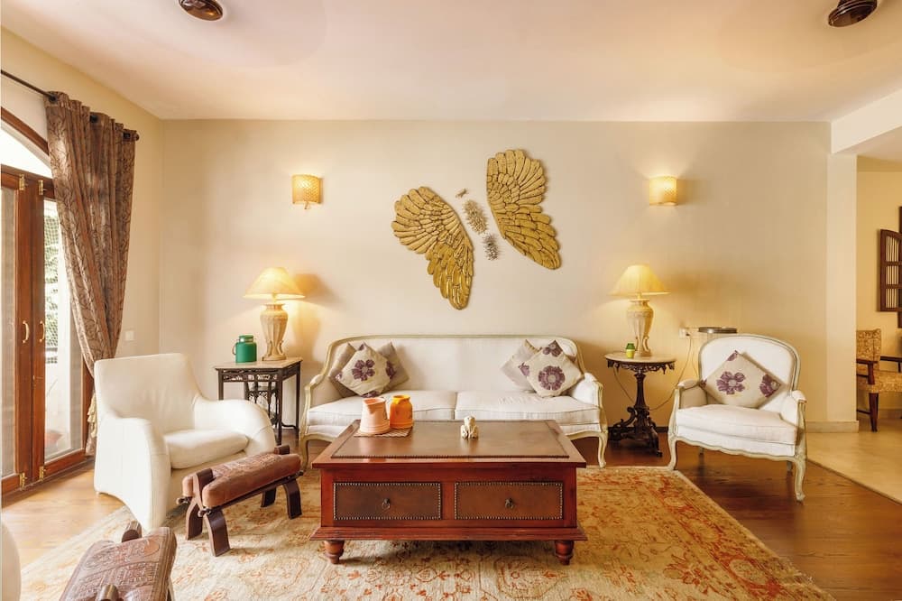 Casabelle by Redolivenr UB City Luxury Apt