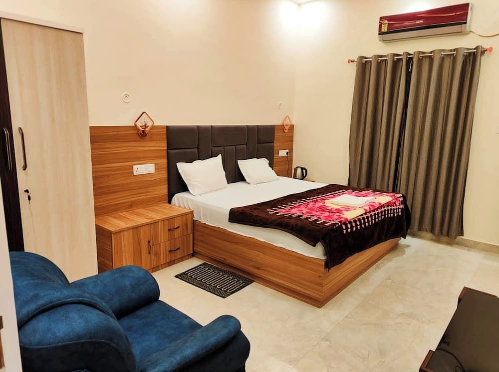 Hotel Vrindavan Palace Ayodhya