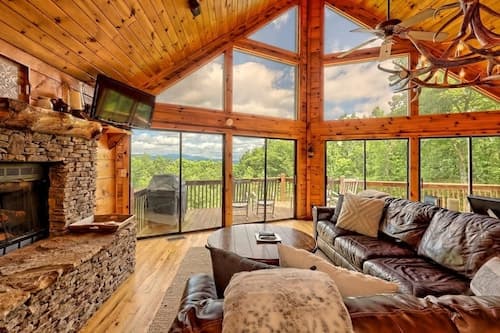 Hot Tub 3 Fireplaces Mountain Views Game Room