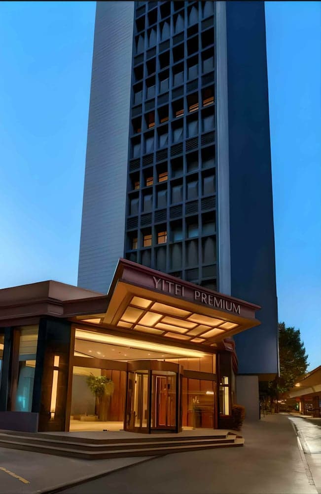 Yitel Collection Shanghai Jing'An City Center