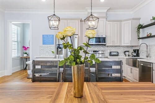 Stunning 4 BR Condo + Pool - Near St. Charles