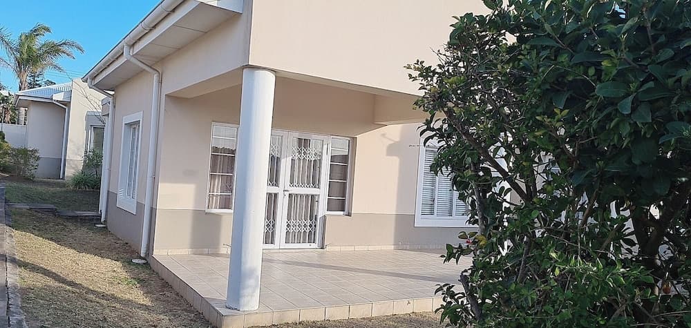 Modern Executive Unit