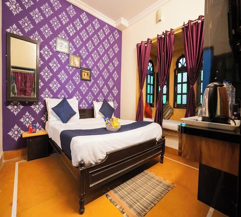 Hotel Golden Rock