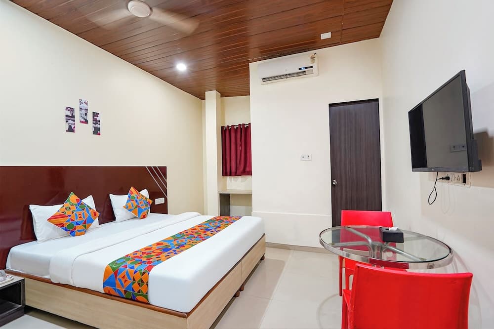 Fabhotel Kailash Park
