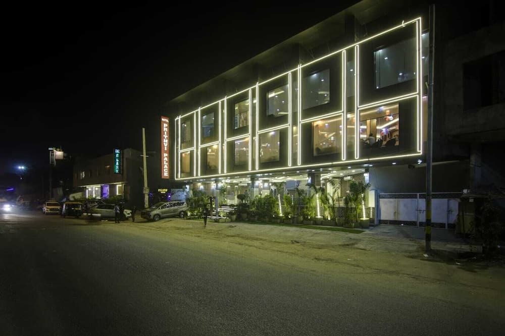 hotel prithvi palace