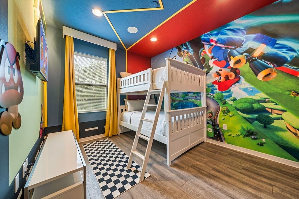 Spacious Home w/ Private Pool/spa! Sleeps 21