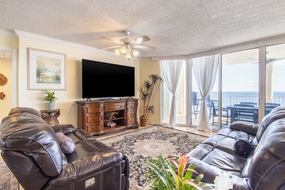 Stunning Gulf 2BR Pools, Spa, Balcony
