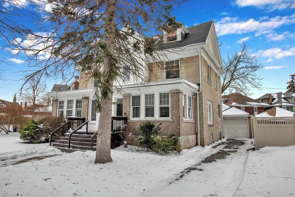 Cozy 3BR Near UB & Niagara Falls - Pet Friendly