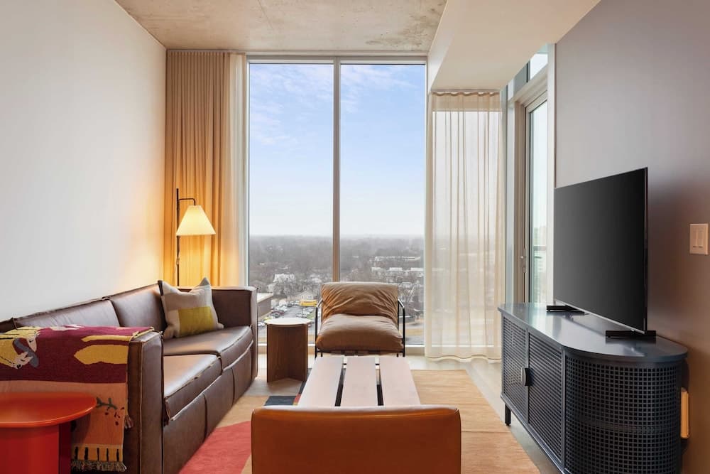 Luxe High Rise Near DT Austin w/ Views Rooftop Pool, Gym, & Luxe Amenities