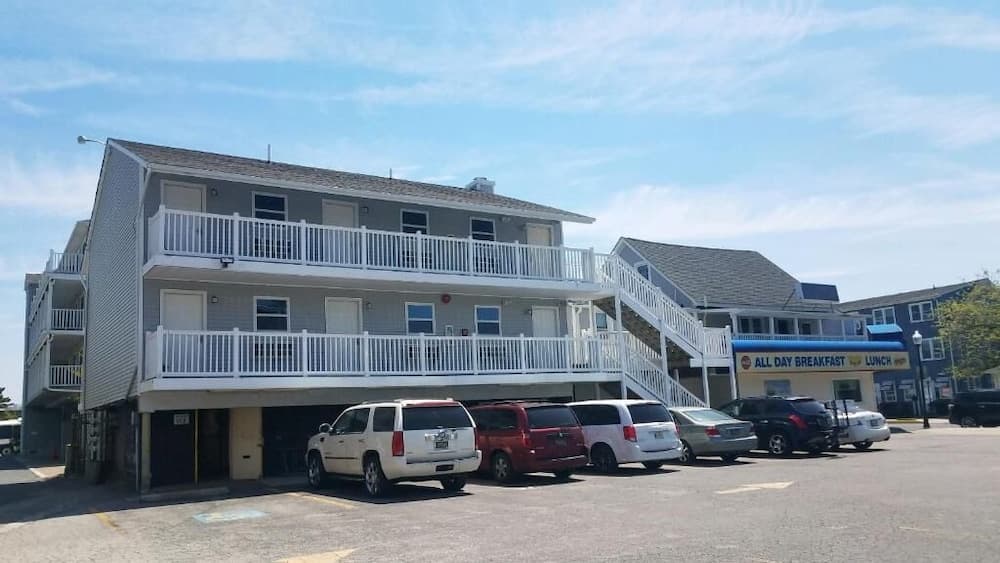 Atlantic Breeze Motel & Apartments