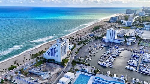 2BR 1BA off Las Olas Steps to Beach