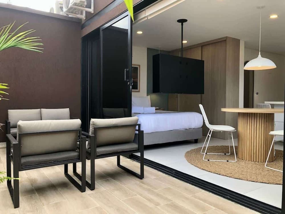 Cozy Studio w/ Balcony in Laureles Medellín