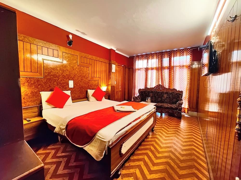 Hotel Near Boat House Mall Road Nainital