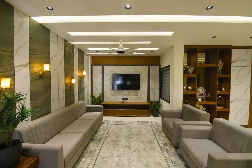 Hotel Sanatana