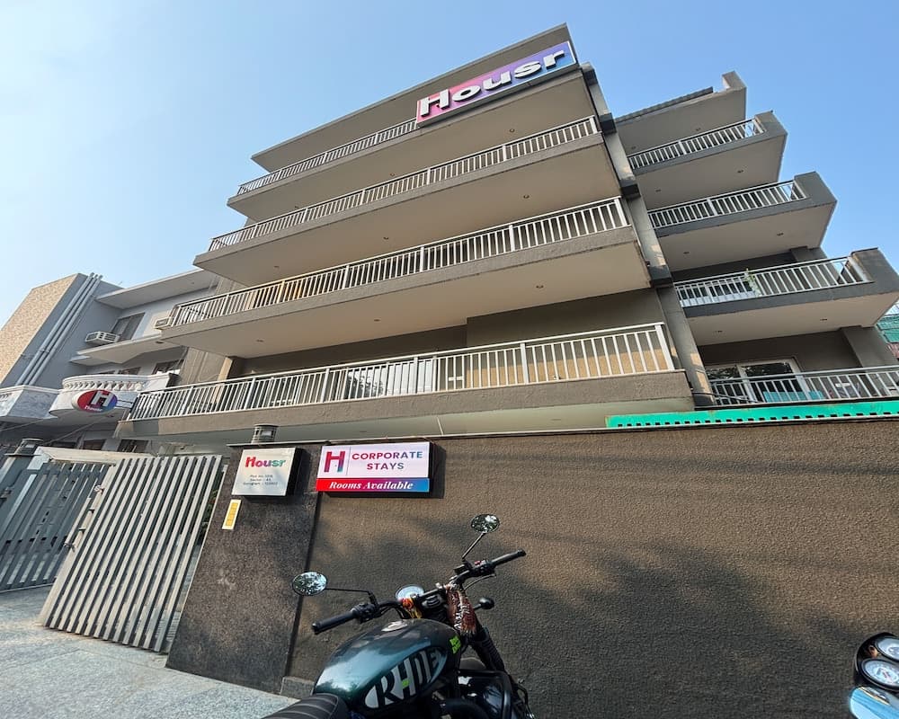 Housr Sector 43 Gurgaon Paras Hospital