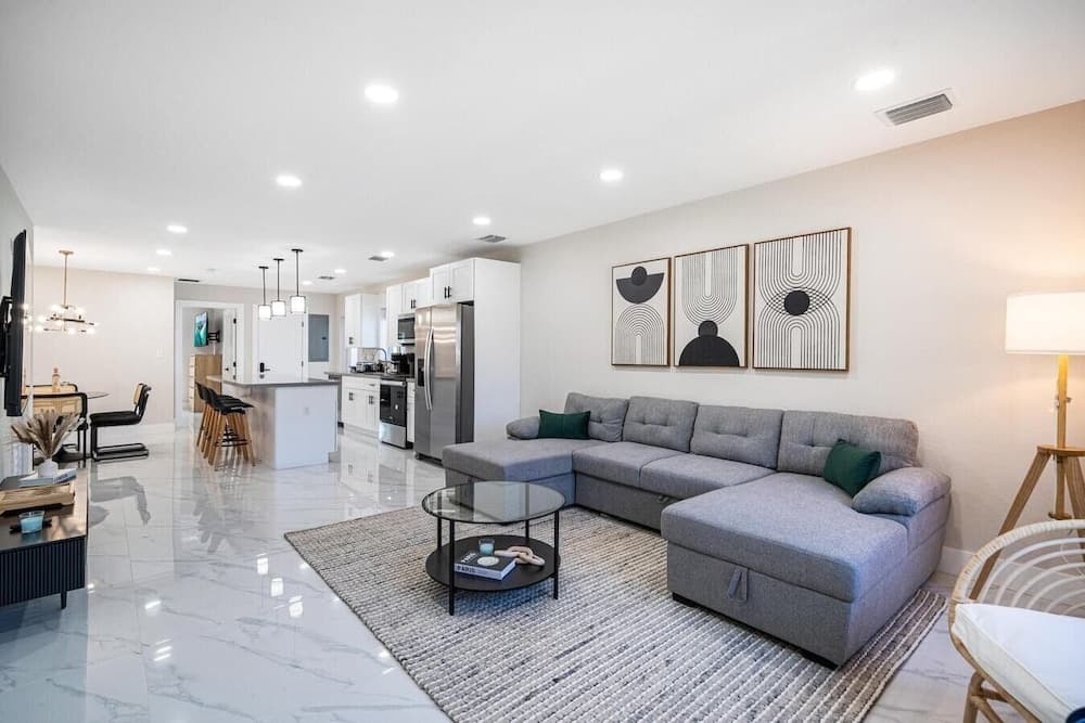 Luxurious 4BR Miami Home With Large Patio & Outdoor Space!