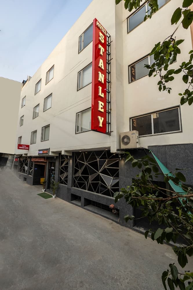 Hotel Stanley Near Delhi Airport