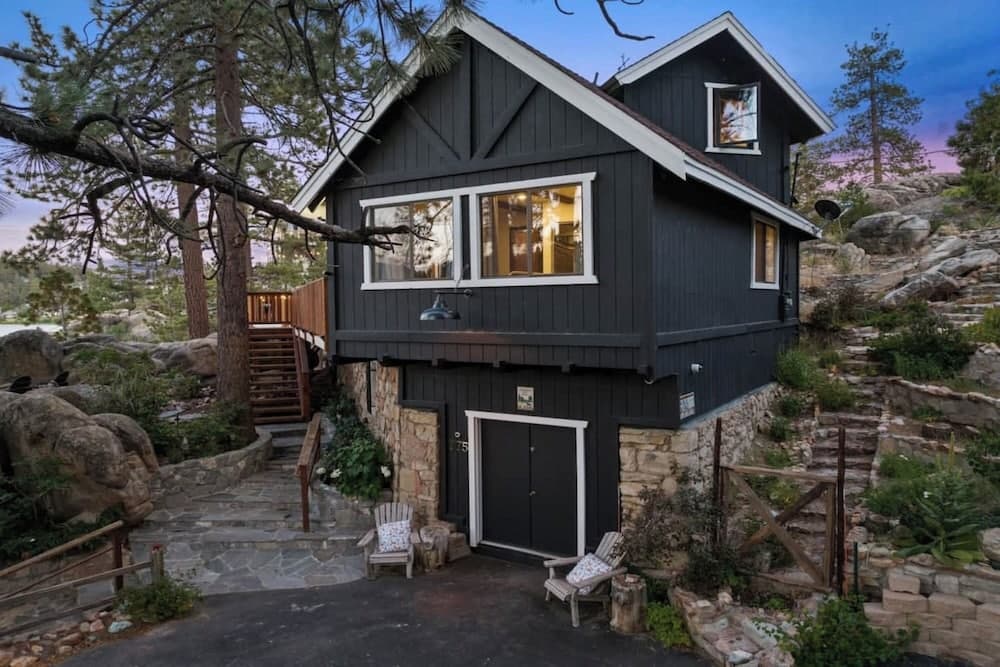 Stunning Lakefront Dock Views -Black Fox