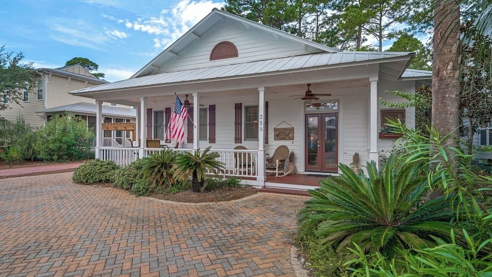 Charming Beach Cottage, 2 Pools and Tennis Access + Free Attraction Tickets!