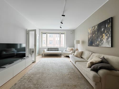 Stylish Downtown 2BR Flat with Sauna and Work Area