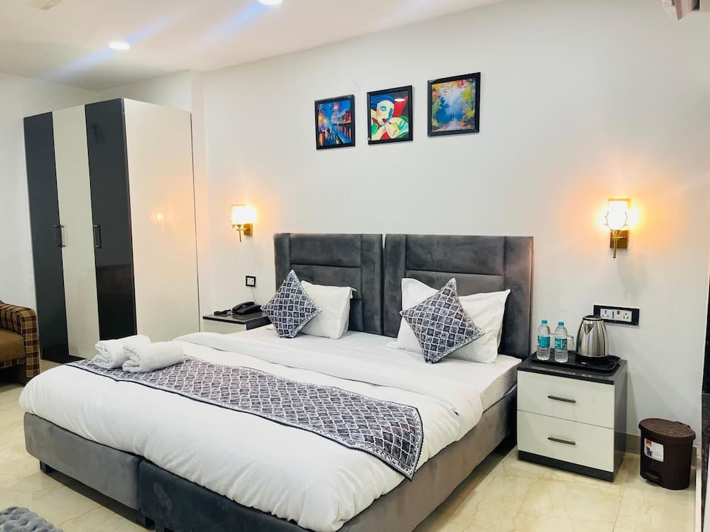 Roomshala 183 Hotel Aroma Chattarpur