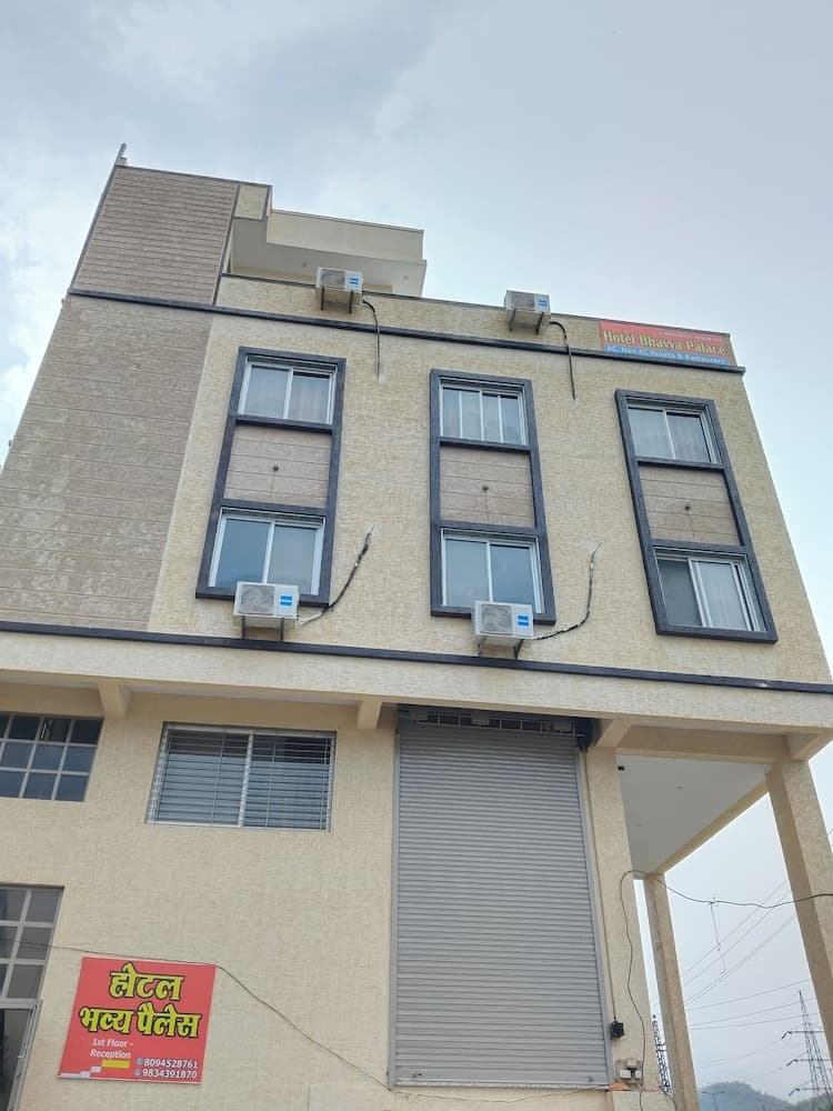 Hotel Bhavya Palace