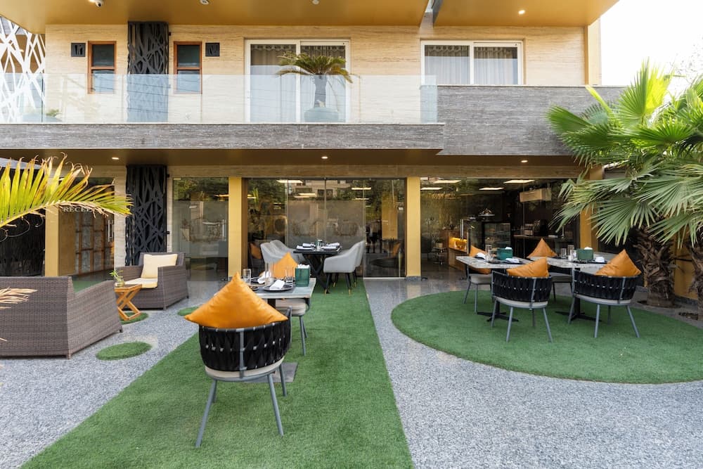 Lime Tree Hotel Medanta