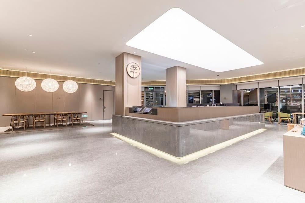 Full Season Hotel - PVG