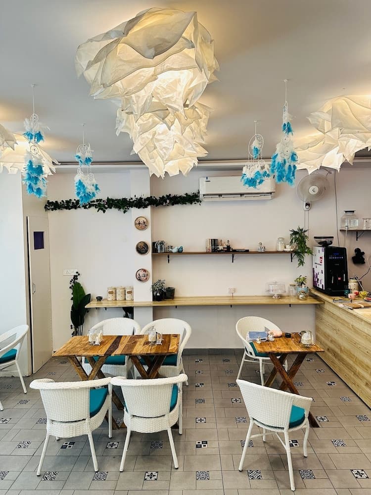 Hummingbird - A Luxury Stay