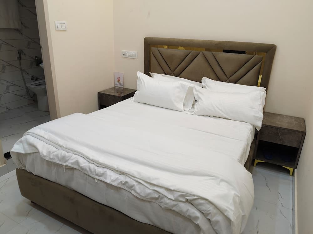 Modest Rooms by LIBRA