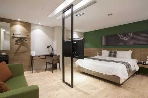 P&F Hotel