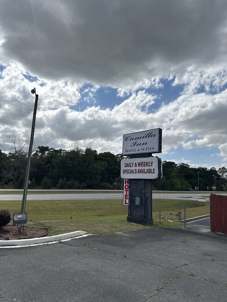 Camilla Inn & Suites