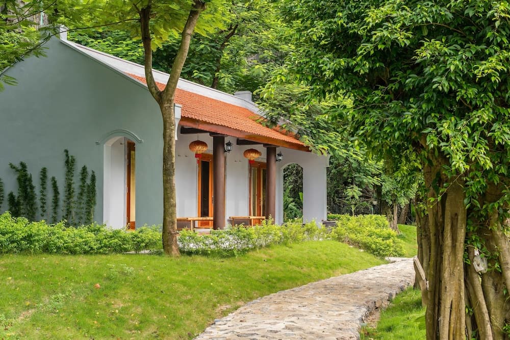 Mua Caves Ecolodge