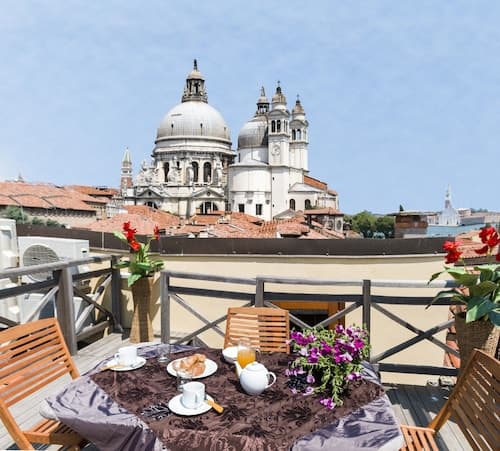 Dorsoduro Charme Apartments by Wonderful Italy