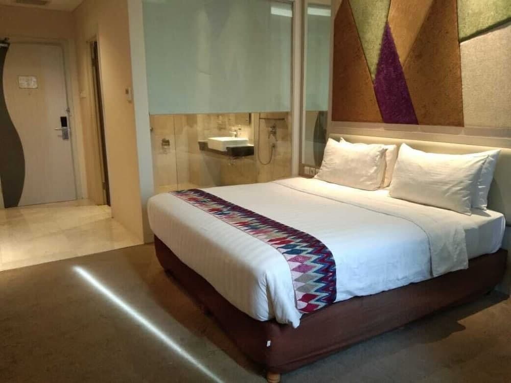 W Three Premier Hotel Lagaligo